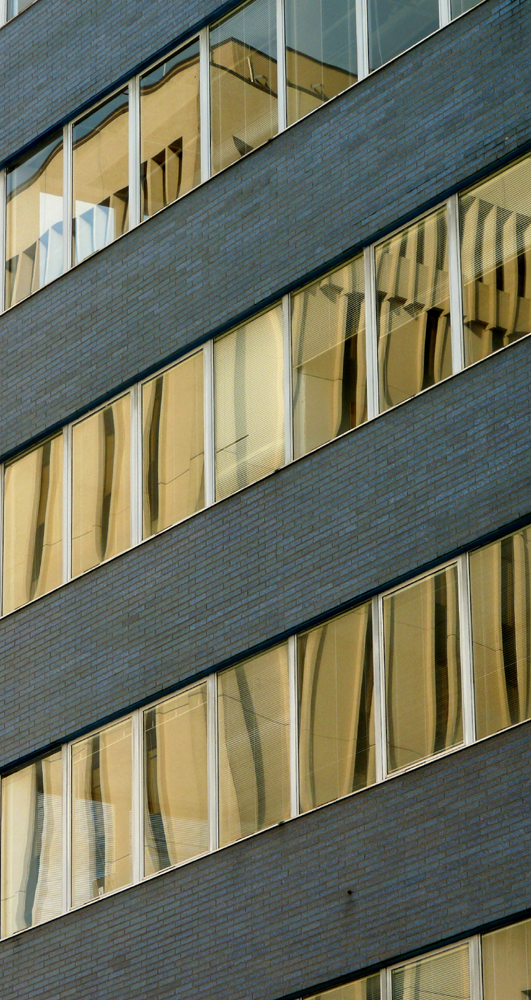 building reflection-lo.jpg