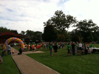 The crowd begins to grow!