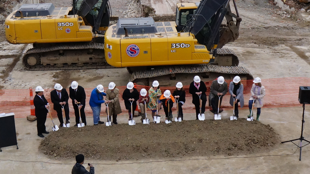 LINCOLN GORUNDBREAKING_.JPG