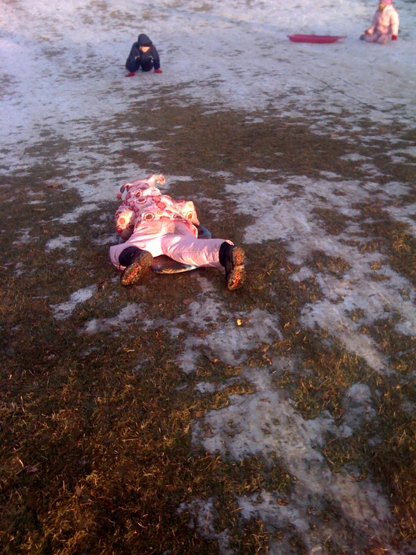 Heading down the hill at Edgewater.  The only place that it was completely grassy was at the top.  There was a lot more snow (ice) below.