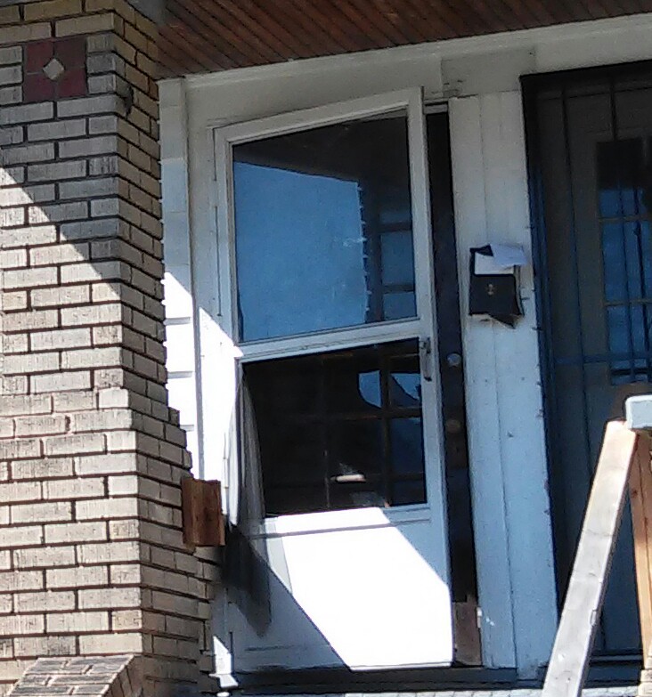 2130 Chesterland screen door.jpg